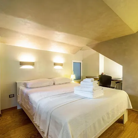 Kolonaki, Nick Apartment *